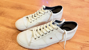 Meeste Tommy Hilfiger vabaajajalanõud (1 foto / 5)