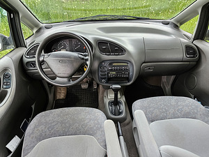 Ford Galaxy (10 foto / 15)