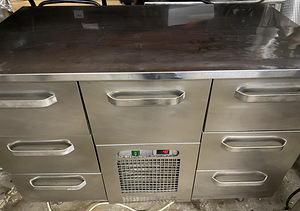 Külmtöölaud 7 sahtliga. Mõõdud: 1200x650x900mm. Tihendid kor (2 foto / 3)
