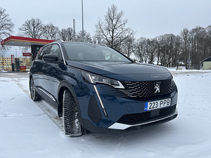 Peugeot 5008 GT Pack 1,5 96 kw (1 foto / 11)