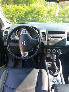 Mitsubishi Outlander (2 foto / 5)