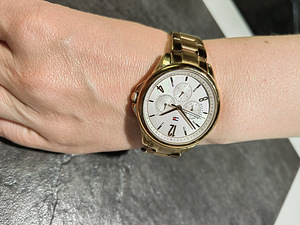 Женские часы Томми Хилфигер. Часы наручные женские