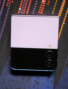 Samsung Galaxy Flip 4 Purple (1 foto / 10)