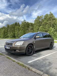 Toyota avensis 2.0d 85kw (2 foto / 7)
