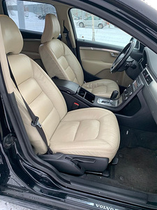 Volvo V70 2.4 136kW 2009 (10 foto / 12)