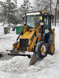 Требуется оператор на трактор JCB 1CX . (3 фото из 9)