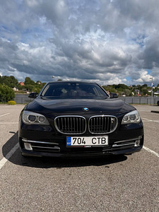 BMW 750d Long Xdrive (1 foto / 15)