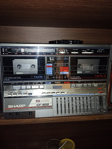 Sharp retro (1 фото из 2)