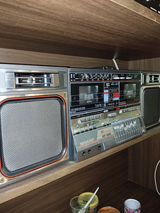 Sharp retro (2 фото из 2)