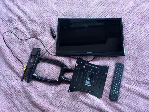 19” караванный телевизор DMTECH LED19VT с DVD, 12V, пульт и настенное крепление