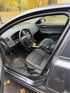 Volvo V50 2.0D (8 фото из 10)
