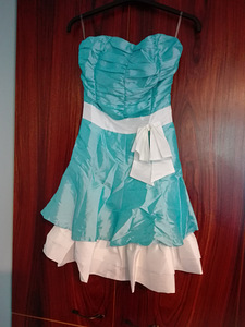 Праздничное бело-голубое платье