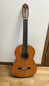 Kitarr Yamaha C40 (kitarr) (1 foto / 3)