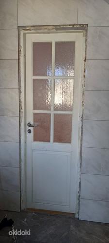 Белая деревянная дверь (фото #2)
