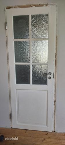 Белая деревянная дверь (фото #3)