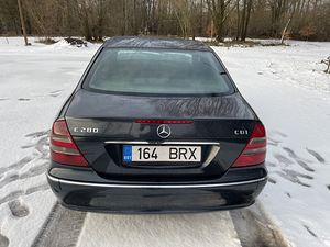 Mercedes-Benz E 280 Avantgarde (5 foto / 15)