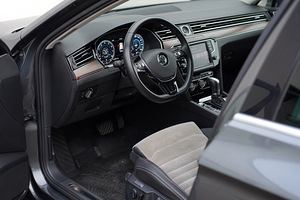 Volkswagen Passat Highline 1.4 110kW (7 foto / 15)