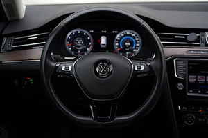 Volkswagen Passat Highline 1.4 110kW (12 foto / 15)