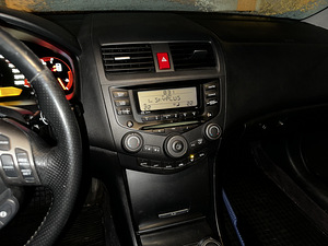 Honda Accord 2.0 114kW (8 foto / 12)