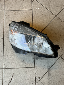 Mercedes W204 vasak esituli (1 foto / 4)