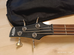 Ibanez basskitarr (2 foto / 3)
