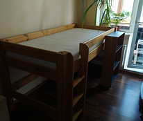 Детская кровать с письменным столом