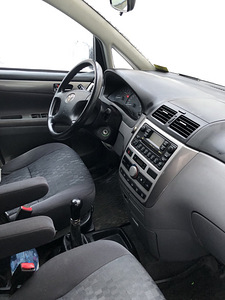 Toyota Avensis verso (1 foto / 7)