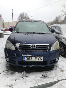 Toyota Avensis verso (7 foto / 7)