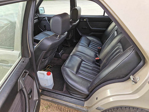 1986 Mercedes-Benz W124 300d manuaal TÜ 11.2024 (7 foto / 11)