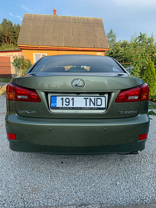 Лексус IS220D 2006 (6 фото из 12)
