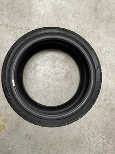 Pirelli P Zero 285/35-20 (6 фото из 7)