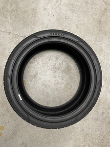 Pirelli P Zero 275/35-20 (6 foto / 7)
