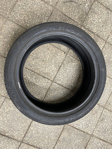 Шина Bridgestone Alenza (2 фото из 7)