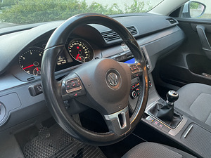 Volkswagen Passat (5 foto / 9)