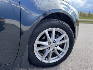 Toyota Avensis 2010 1.8 bensiin (13 foto / 15)