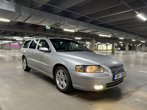 Volvo v70 2.4D Facelift евро 3 (5 фото из 8)