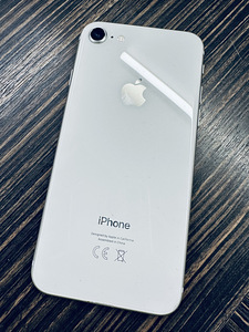iPhone 8, серебристый/белый, 64 ГБ (3 фото из 9)
