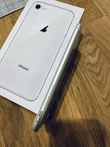 iPhone 8, серебристый/белый, 64 ГБ (7 фото из 9)