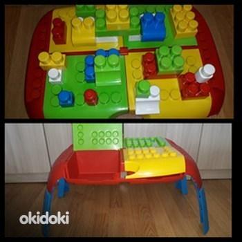 Детский игровой столик Mochtoys Maxi + конструктор (фото #1)