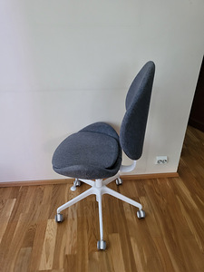 Офисный стул iKEA Хаттефьелл (3 фото из 3)