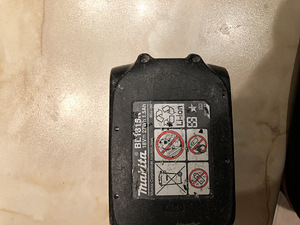 Makita 4.0ah 18v ja Makita 1.5ah 18v akud (1 foto / 6)