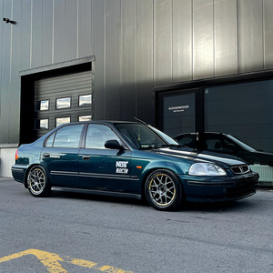 Honda Civic TÜV до 09.2023 (1 фото из 7)