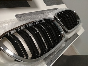 BMW F10/F11 Решётка/ноздри в стиле М5 (2 фото из 3)