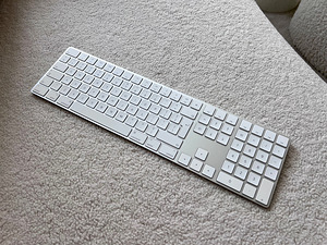 Müüa vähekasutatud uueväärne valge Apple klaviatuur (1 foto / 1)