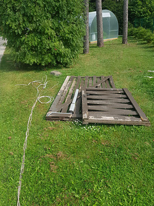 Ära anda metallist väravaraamid ja150x150 postid +7m tala (1 foto / 3)