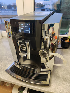 Jura E8 Chrome täisautomaatne kohvimasin (1 foto / 5)