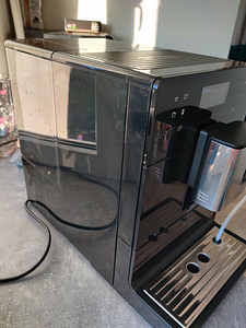 Miele täisautomaatne kohvimasin (3 foto / 6)