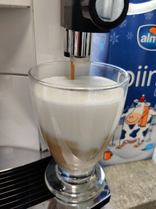 Jura täisautomaatne espressomasin (6 foto / 8)