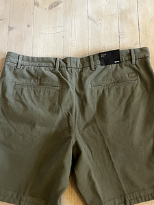Шорты Hugo Boss (2 фото из 3)