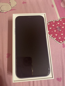iPhone 11 64 ГБ (2 фото из 4)